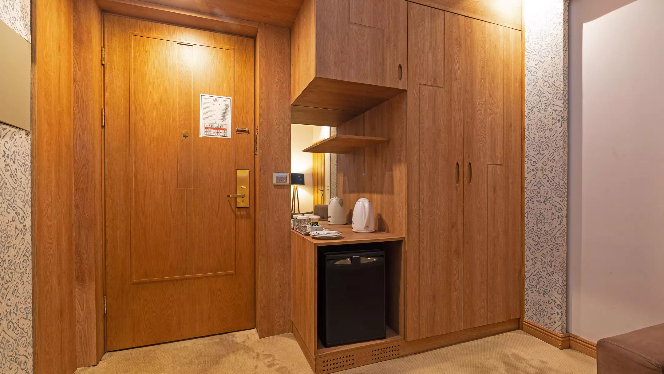 Alibaba https://cdn.alibaba.ir/ostorage/hotel-accommodation-images/67050b7976f5bf0b3af63359_480b537c-c463-4256-9d80-37ce3d703638_هتل پارسیان کوثر - اتاق دوتخته دبل VIP (4).webp